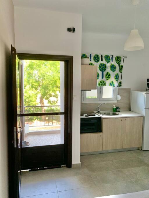Lovely Apartment By The Sea 2 ….. Epanomi Exterior photo
