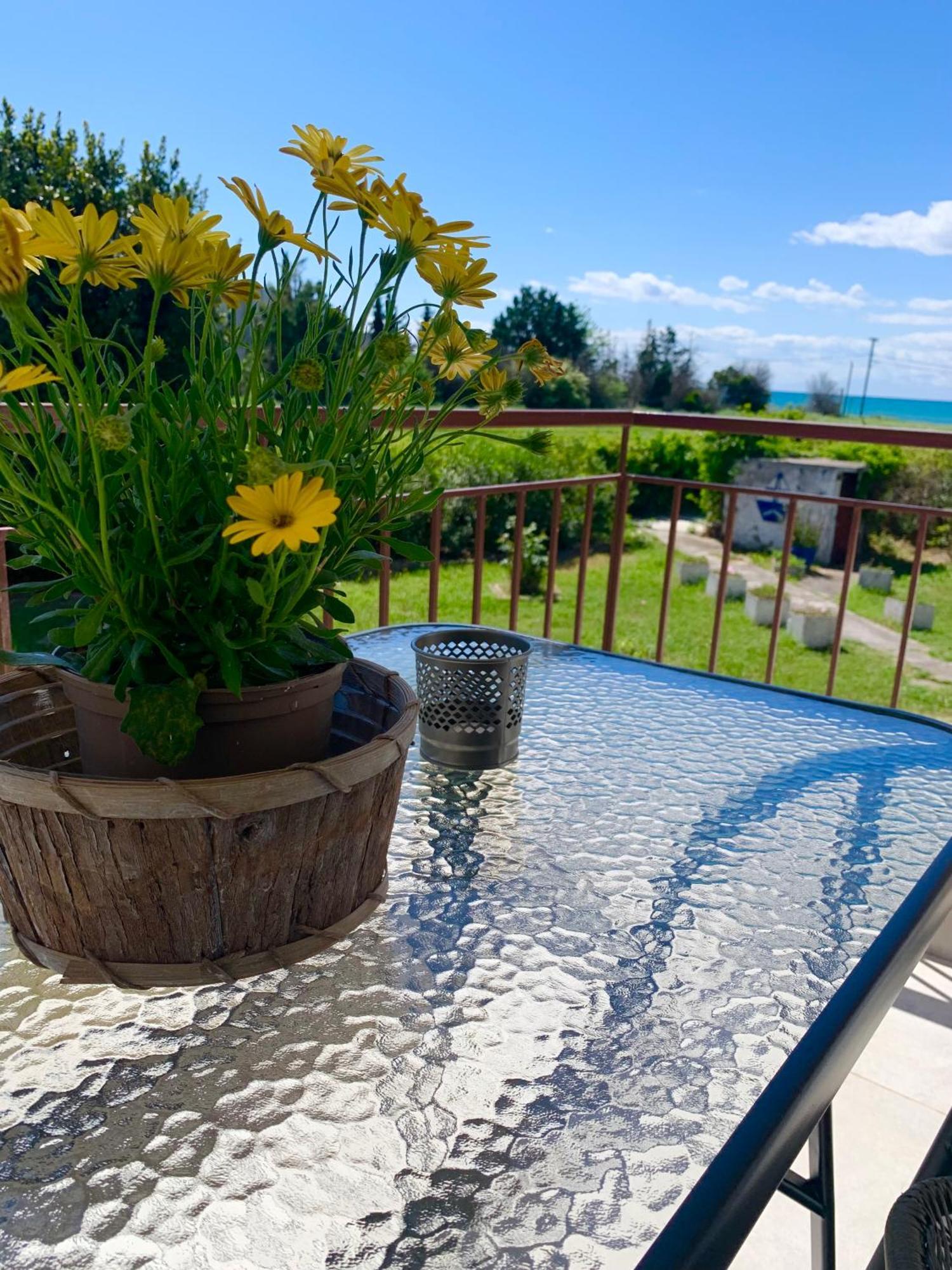 Lovely Apartment By The Sea 2 ….. Epanomi Exterior photo